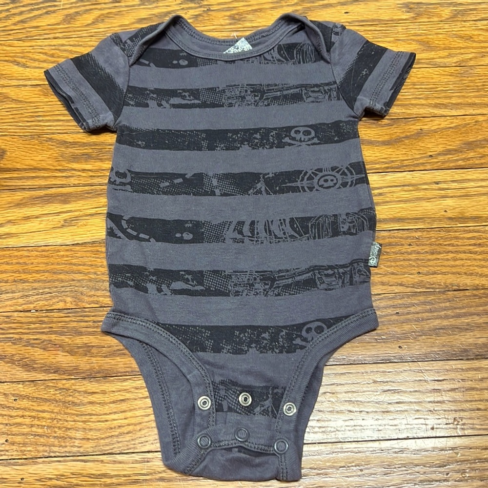🦄$4 add on🦄OR❤️5/$25❤️ DISNEY | grey striped bodysuit